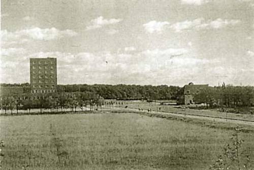 Foto: 1938 Erste Bugenhagenkirche (rechts). Blick auf die Pädagogische Hochschule.